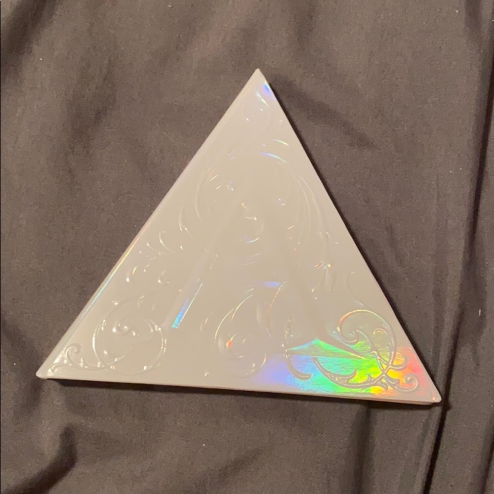 Kat von D beauty face and eye highlighter palette